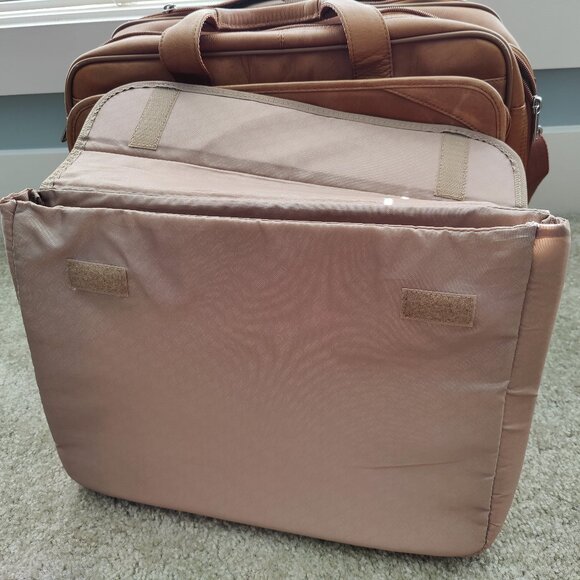Solo Tan and Brown Leather Briefcase with Classic Design - Picture 6 of 9